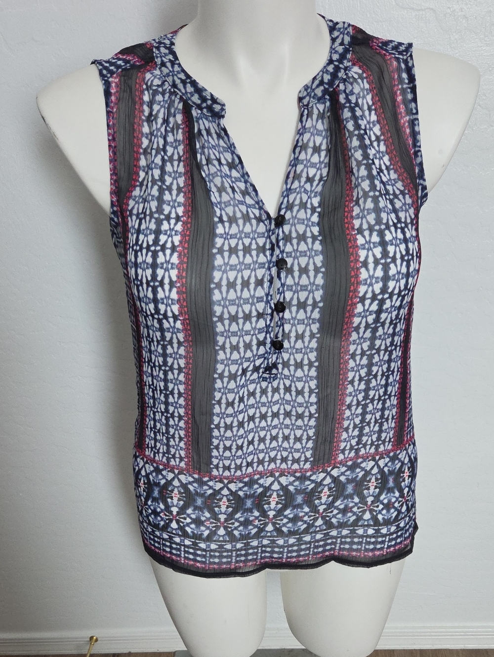 Sleeveless Printed Split-Neck Women’s Top in Navy and Red